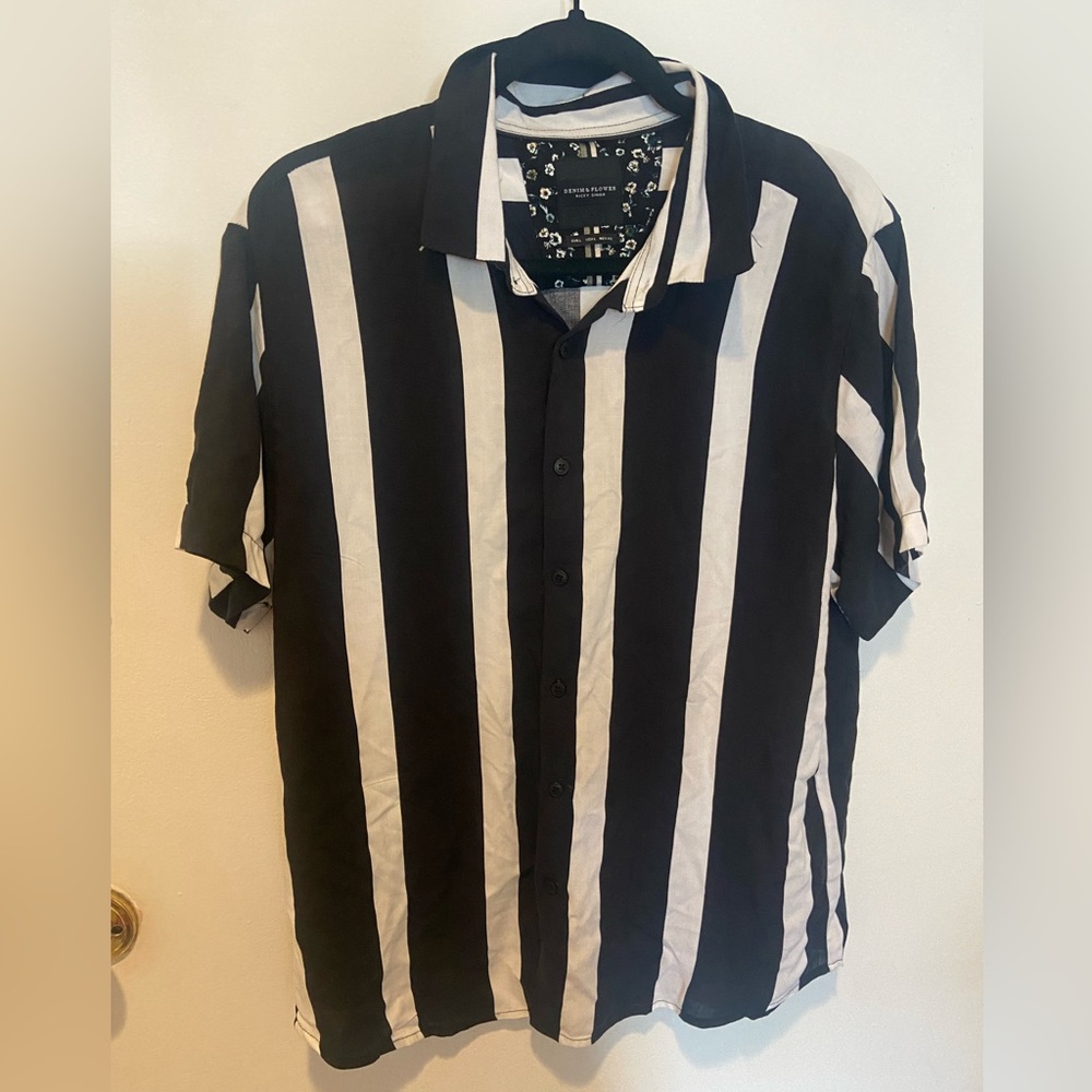 Black and White Stripe Short Sleeve Button Down Shirt